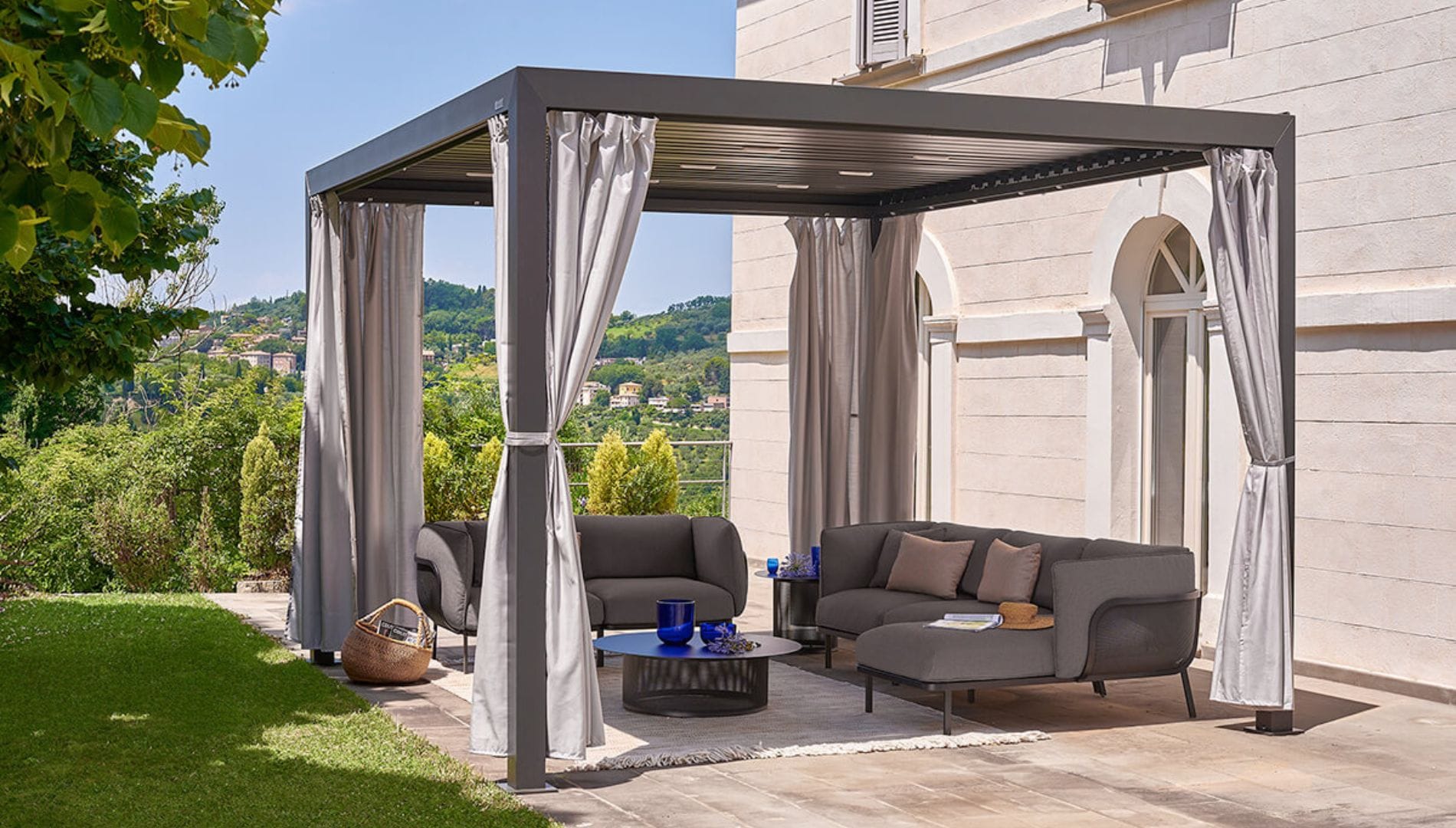 Emu Outdoor Furniture Review - Is it Really the Best? - LuxAE